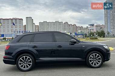Внедорожник / Кроссовер Audi Q7 2017 в 