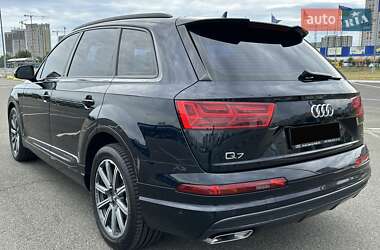 Внедорожник / Кроссовер Audi Q7 2017 в 
