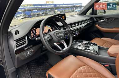 Внедорожник / Кроссовер Audi Q7 2017 в 