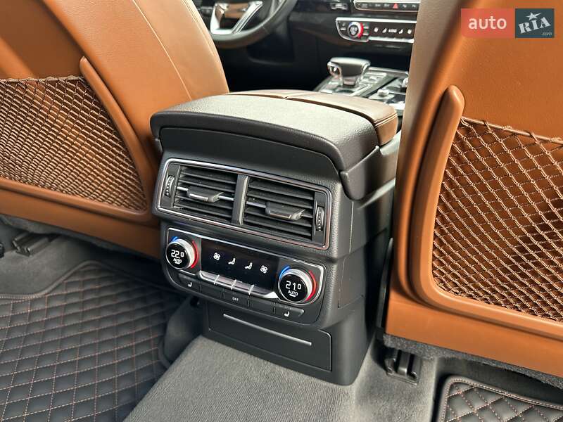 Внедорожник / Кроссовер Audi Q7 2017 в Киеве