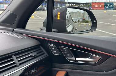 Внедорожник / Кроссовер Audi Q7 2017 в 
