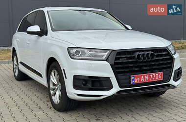 Внедорожник / Кроссовер Audi Q7 2017 в 