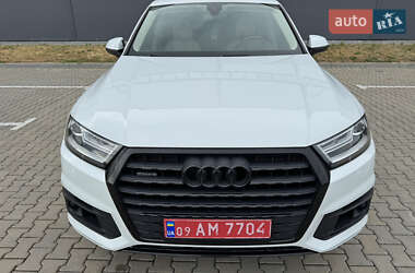 Внедорожник / Кроссовер Audi Q7 2017 в 
