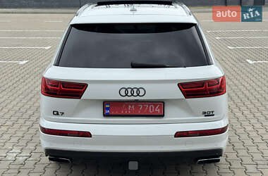Внедорожник / Кроссовер Audi Q7 2017 в 