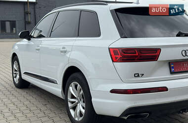 Внедорожник / Кроссовер Audi Q7 2017 в 