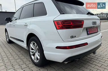 Внедорожник / Кроссовер Audi Q7 2017 в 