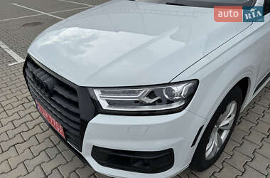 Внедорожник / Кроссовер Audi Q7 2017 в 