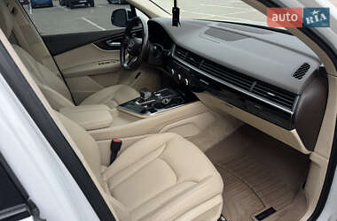 Внедорожник / Кроссовер Audi Q7 2017 в 