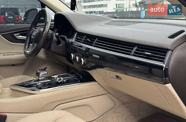 Внедорожник / Кроссовер Audi Q7 2017 в 