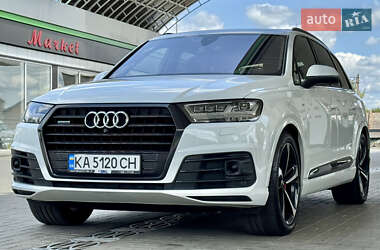 Внедорожник / Кроссовер Audi Q7 2016 в 