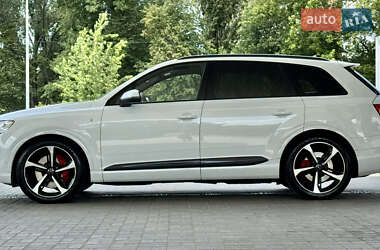 Внедорожник / Кроссовер Audi Q7 2016 в 