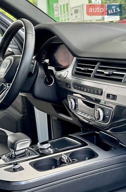 Внедорожник / Кроссовер Audi Q7 2016 в 