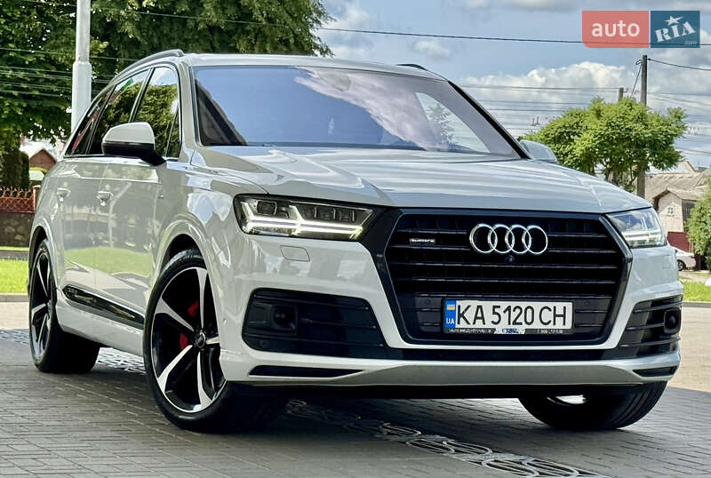 Внедорожник / Кроссовер Audi Q7 2016 в 