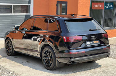 Позашляховик / Кросовер Audi Q7 2018 в 