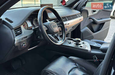 Внедорожник / Кроссовер Audi Q7 2015 в 