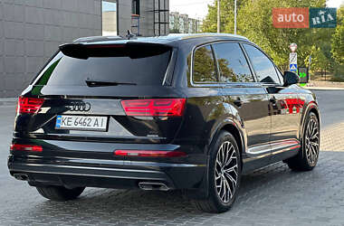Внедорожник / Кроссовер Audi Q7 2015 в 