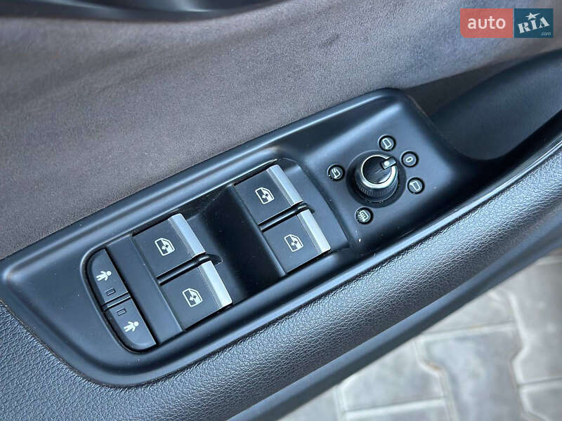 Внедорожник / Кроссовер Audi Q7 2015 в Днепре
