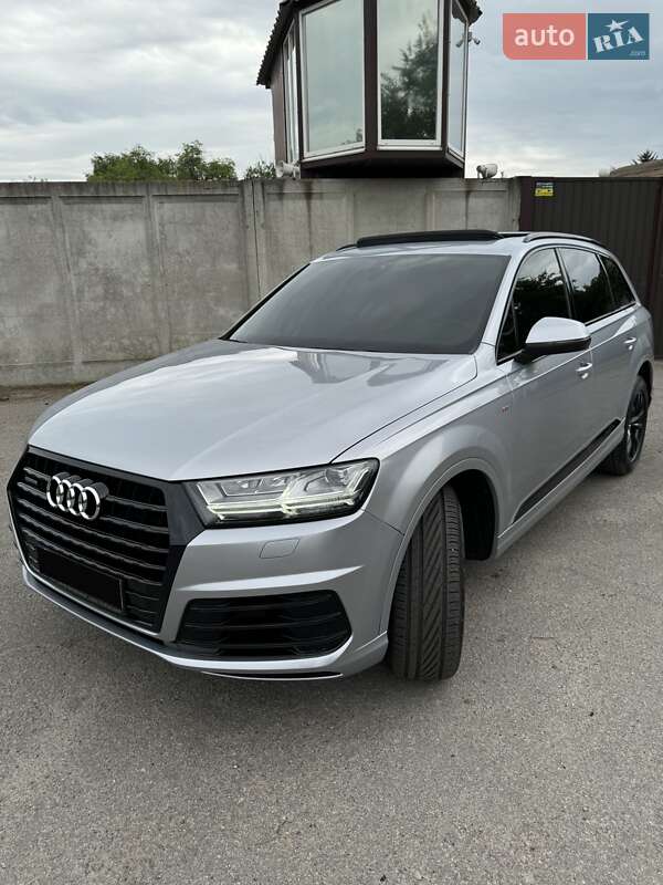 Позашляховик / Кросовер Audi Q7 2018 в Дніпрі