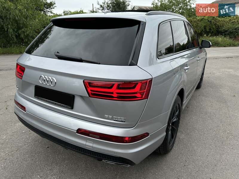 Позашляховик / Кросовер Audi Q7 2018 в Дніпрі