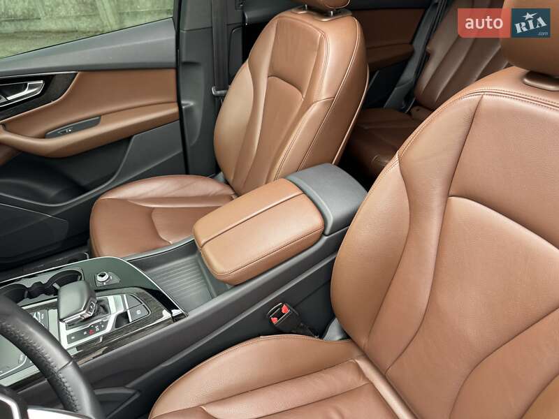 Позашляховик / Кросовер Audi Q7 2018 в Дніпрі