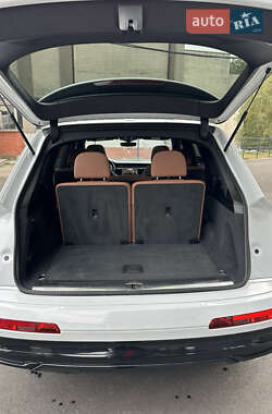 Внедорожник / Кроссовер Audi Q7 2021 в 