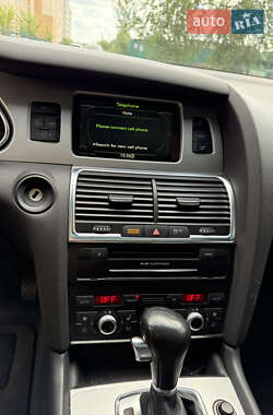 Позашляховик / Кросовер Audi Q7 2011 в 