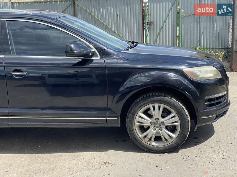Внедорожник / Кроссовер Audi Q7 2011 в 