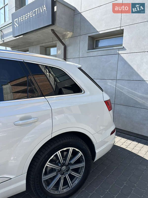 Внедорожник / Кроссовер Audi Q7 2016 в Хмельницком