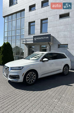Внедорожник / Кроссовер Audi Q7 2016 в 