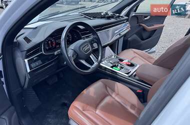 Внедорожник / Кроссовер Audi Q7 2021 в 