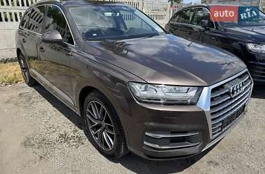 Внедорожник / Кроссовер Audi Q7 2015 в 