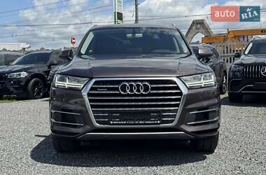 Внедорожник / Кроссовер Audi Q7 2015 в 