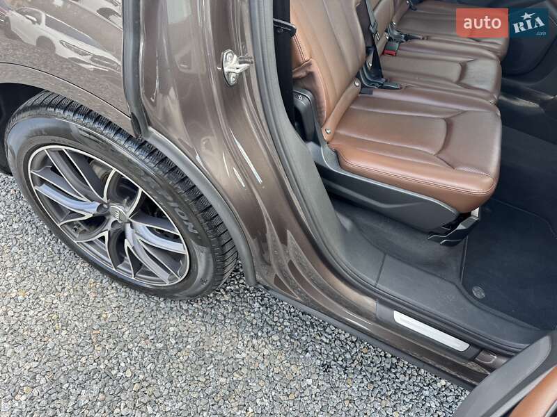 Внедорожник / Кроссовер Audi Q7 2015 в Тернополе