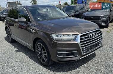 Внедорожник / Кроссовер Audi Q7 2015 в 