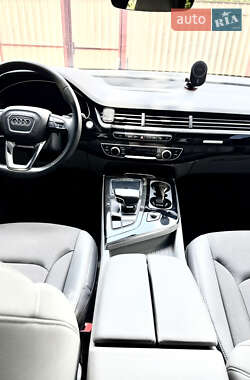 Позашляховик / Кросовер Audi Q7 2019 в 