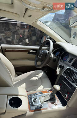 Внедорожник / Кроссовер Audi Q7 2010 в 