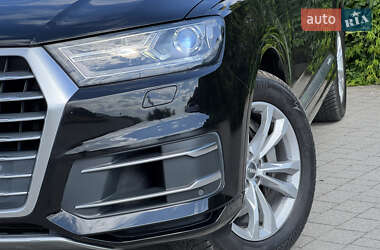 Позашляховик / Кросовер Audi Q7 2018 в 
