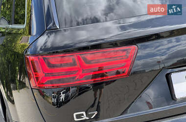 Позашляховик / Кросовер Audi Q7 2018 в 
