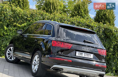 Позашляховик / Кросовер Audi Q7 2018 в 