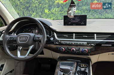 Позашляховик / Кросовер Audi Q7 2018 в 