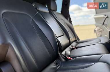 Внедорожник / Кроссовер Audi Q7 2012 в 