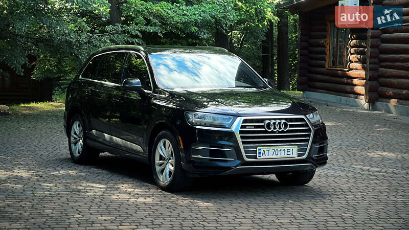 Внедорожник / Кроссовер Audi Q7 2016 в 
