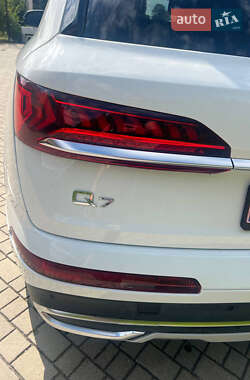 Внедорожник / Кроссовер Audi Q7 2020 в 