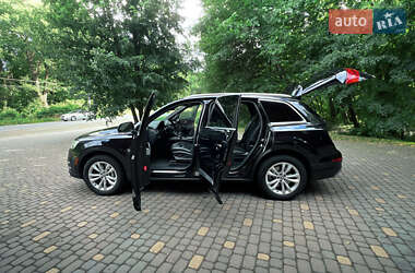 Внедорожник / Кроссовер Audi Q7 2016 в 