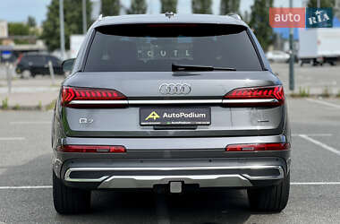 Позашляховик / Кросовер Audi Q7 2021 в 