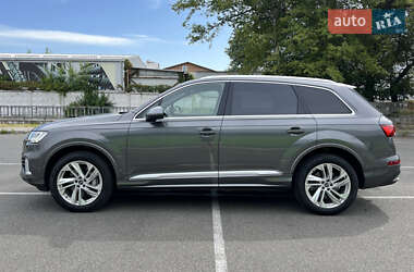 Позашляховик / Кросовер Audi Q7 2021 в 