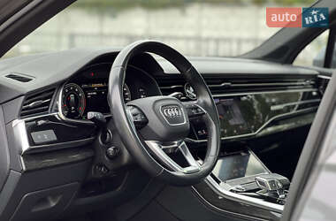 Позашляховик / Кросовер Audi Q7 2021 в 