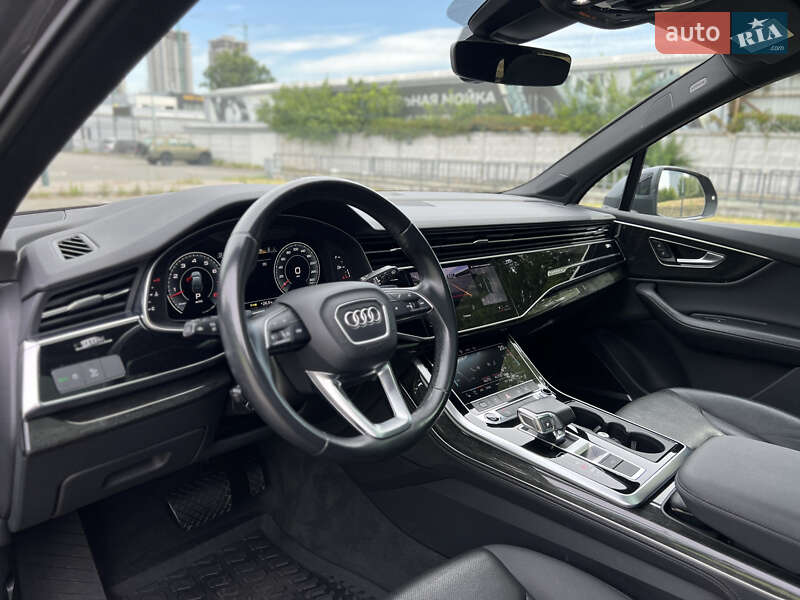 Позашляховик / Кросовер Audi Q7 2021 в Києві