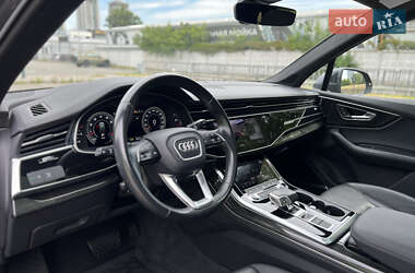 Позашляховик / Кросовер Audi Q7 2021 в 