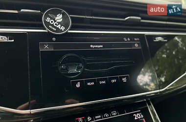Позашляховик / Кросовер Audi Q7 2021 в 